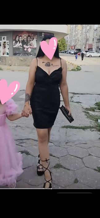 Черна лъскава рокля