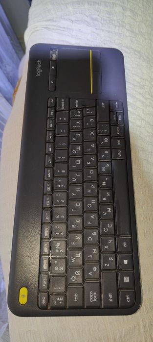 Logitech K400 Plus клавиатура с тачпадом