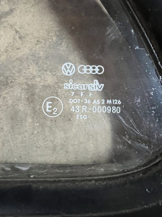 Стекло заднее Golf 2 купе.