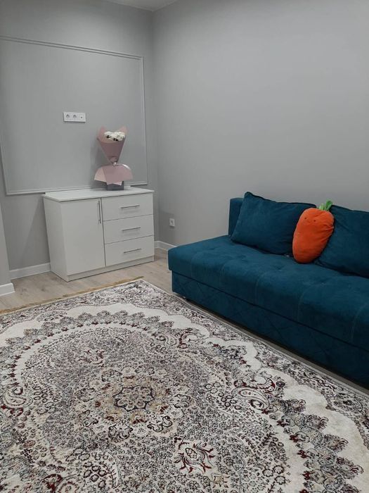 Девушку на подселение