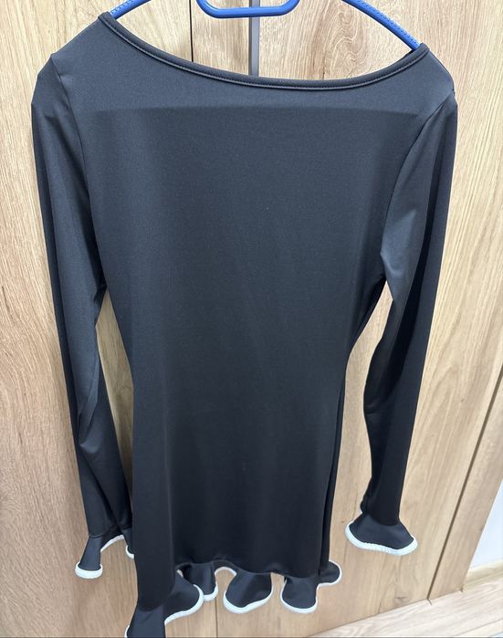 Продавам запазени дрехи в размер хс/с.