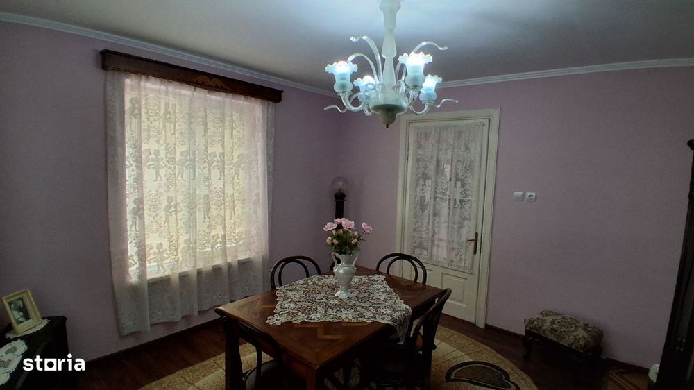 Casa cu teren generos de vanzare in Poiana Campina