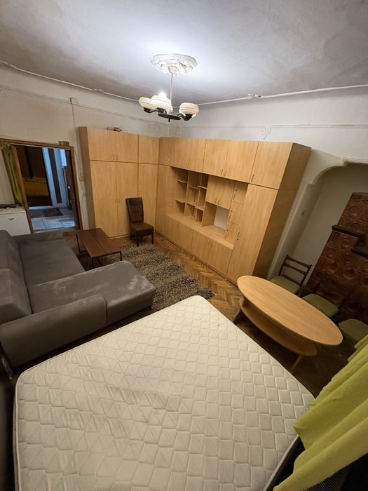 Camera privata la vilã!dar cu baie bucataria comun fac contract! iasi tg cucu garantia in rate persoana fizica proprietar mentananta ajutor 24/24. 38m