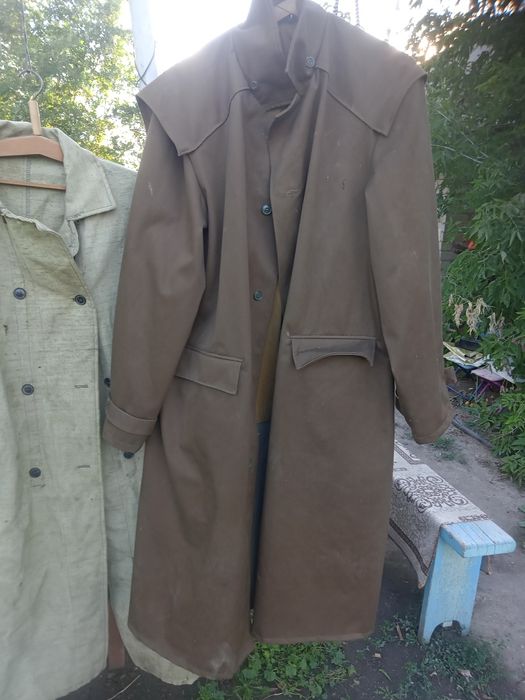 Продам два плаща.