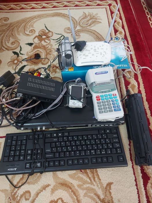 Сотилади.Компьютер камера роутер,узб тюнер, ДвД,кртреж ,