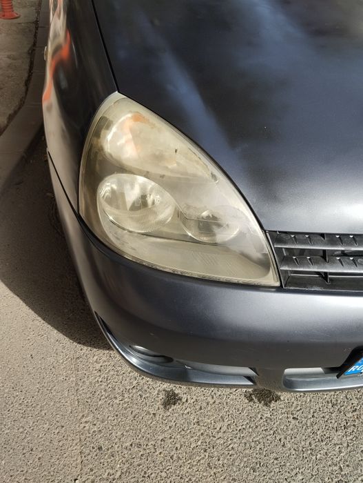 Vând faruri de Renault Clio Symbol an 2007