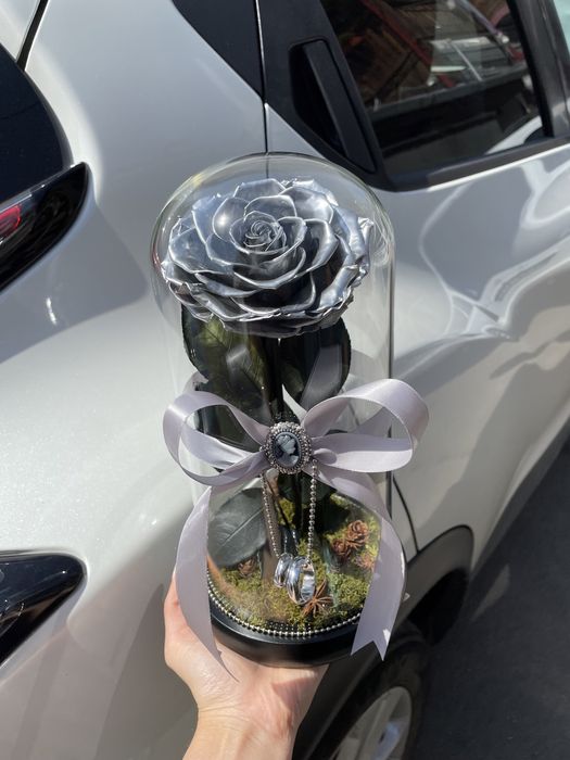 Trandafir nemuritor in cupola de sticla