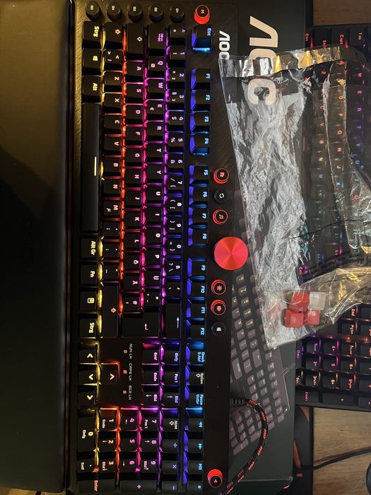 AOC AGK700 – механична RGB клавиатура