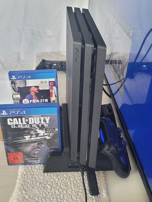 PS4 Pro 1TB – Пълен комплект с 2 джойстика