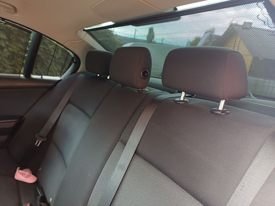 Dezmembrez bmw e 90