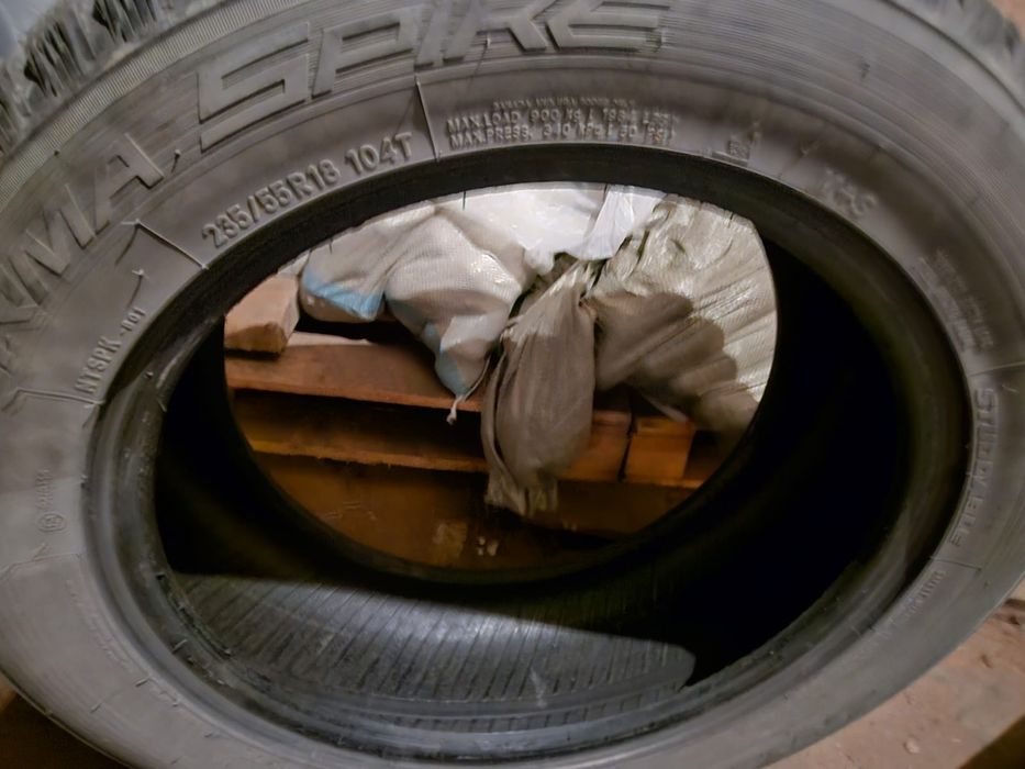 Продам шины зимние шипованные б/у