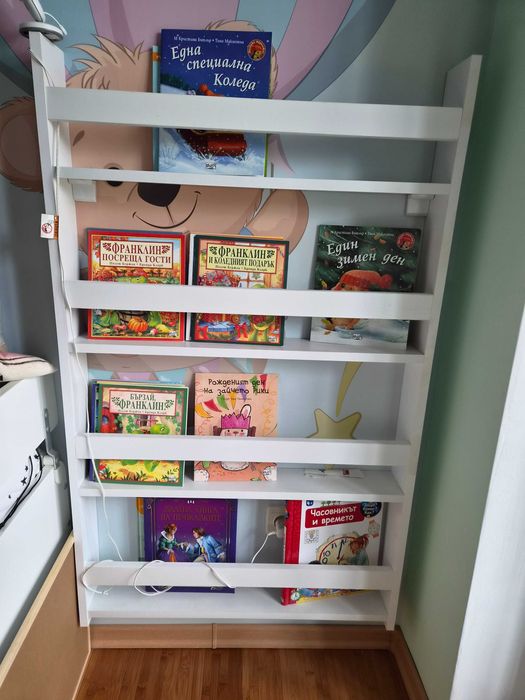 Детски стелаж за книги
