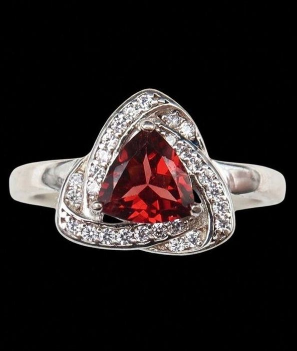 Inel argint 925, Granat aprins, din seria Prismele Magilor vechi
