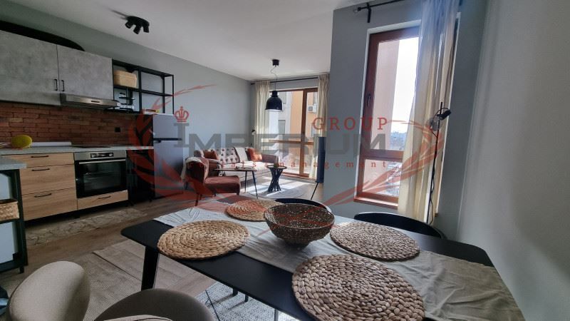 Дава се под наем Двустаен апартамент в Варна, Цветен квартал - 65 кв.м за 561 € - Снимка #2