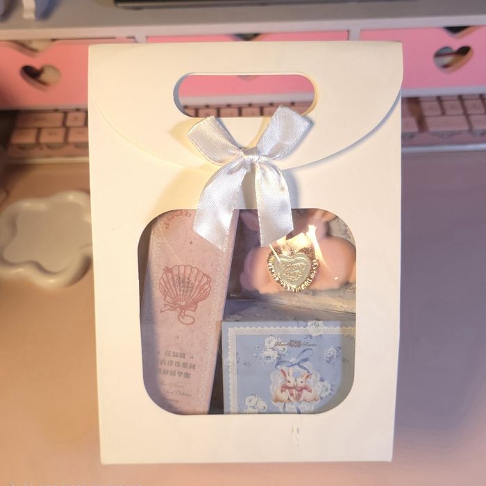 Подарочный набор косметики Flower Knows (Фловер Ноуз) / Бьюти бокс