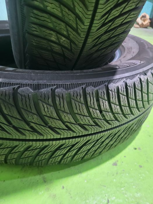 2 бр зимни 215/65/17 Michelin