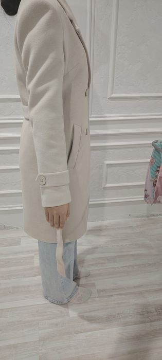 Женское пальто светлое