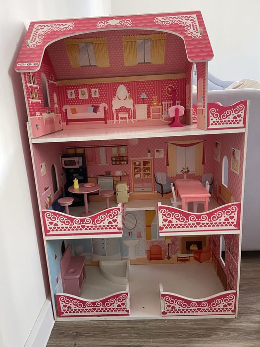Кукольный домик для девочки