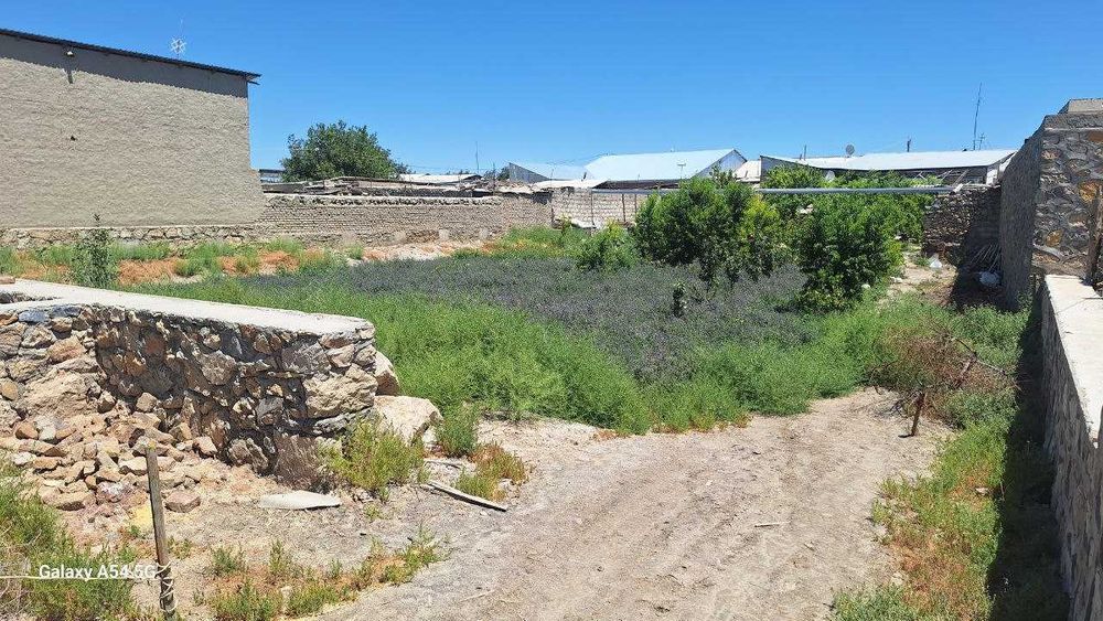 Когон шахар масла завод рупарасида 7 сотихли тугалланмаган курилиш.