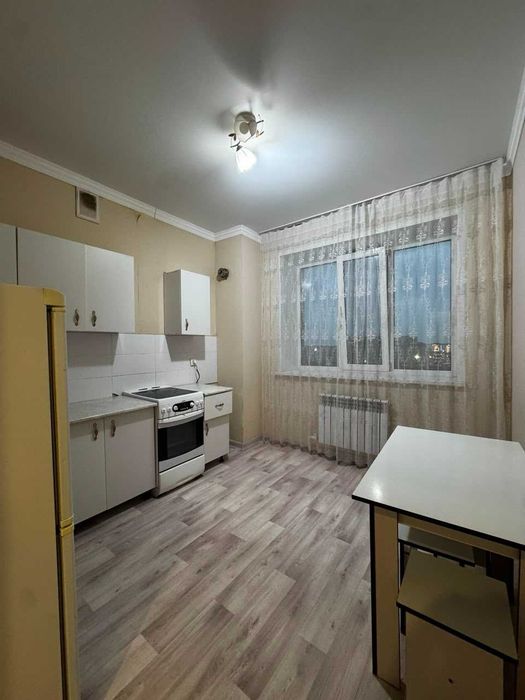Продам 2х комн кв Батыс с ремонтом все остается
