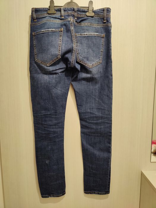 Blugi noi fara eticheta