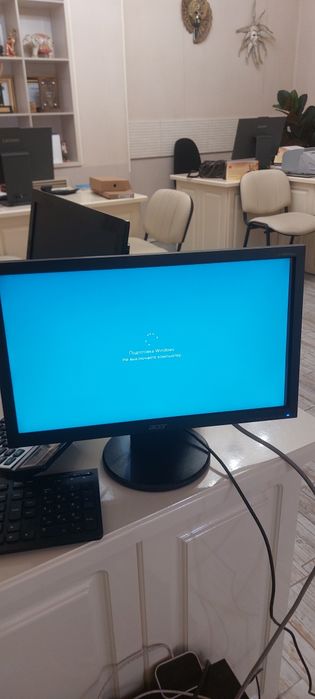 Продаём мониторы и процессоры