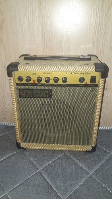 Гитара и комбик усилитель