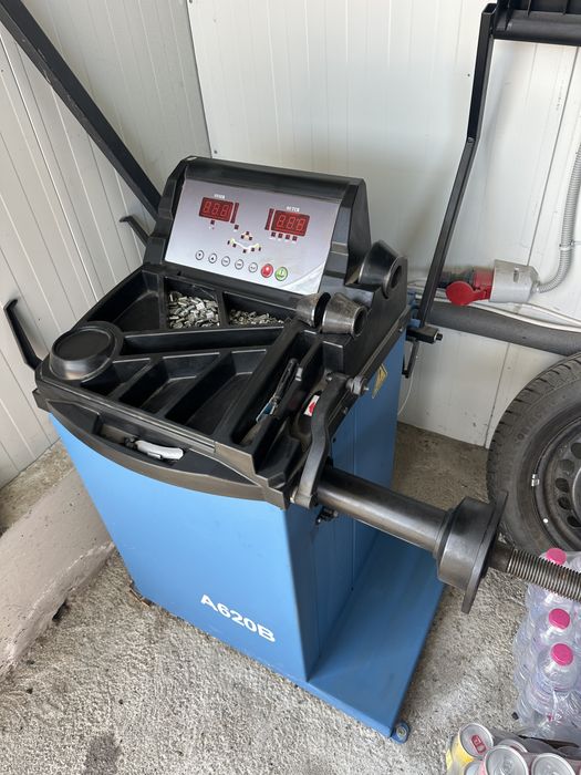 Баланс машина за гуми автоматична с лазер