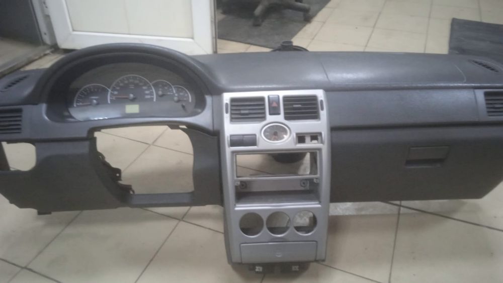 Продам панель приора 1