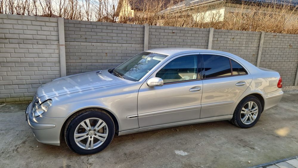 Mercedes Benz E320 3.2L Benzină W211 ca nou pentru cunoscători înmatri