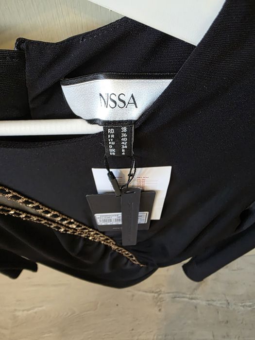 Rochita Nissa cu eticheta