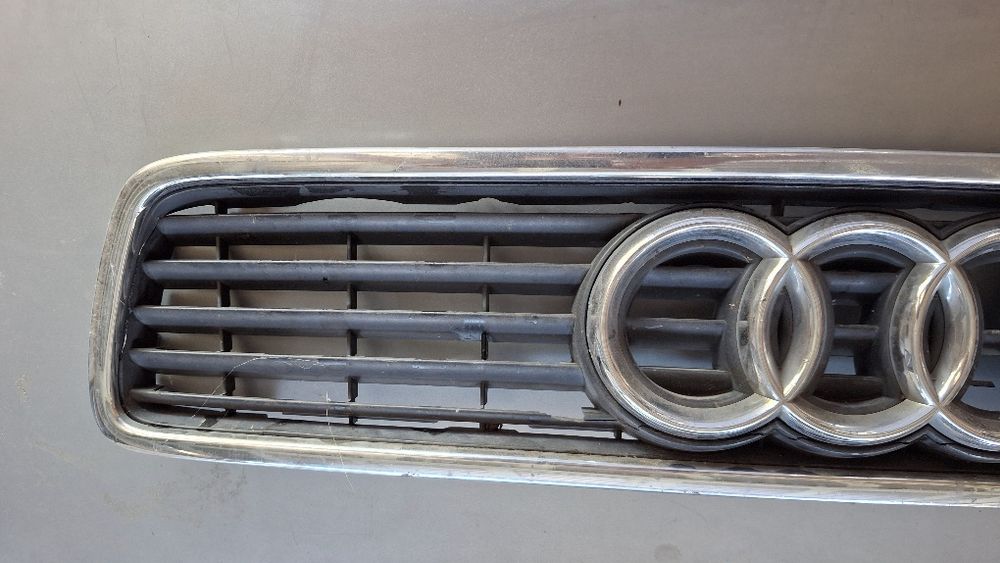 Продам решётку радиатора Audi A4 B5