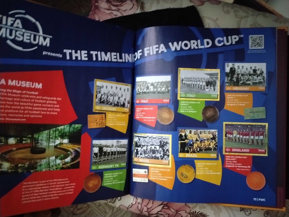 Попълнен колекционерски албум за стикери Panini world cup 2022 qatar с твърди корици