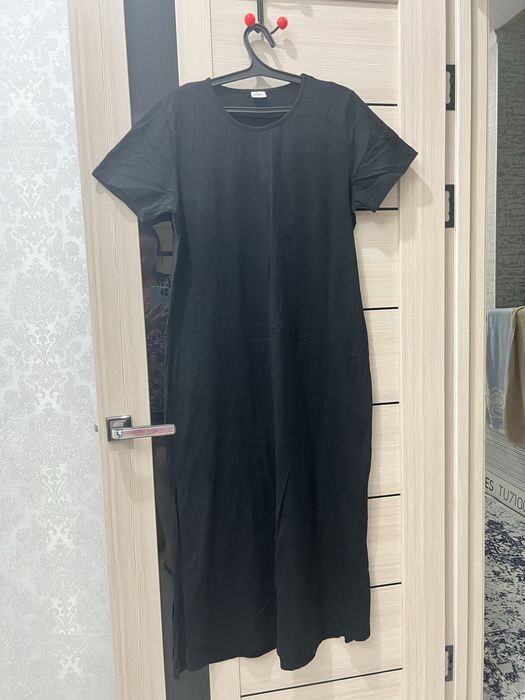 Продам женские платья