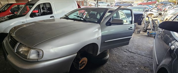 Bara fata Volkswagen VW Polo a 3-a generatie 6N