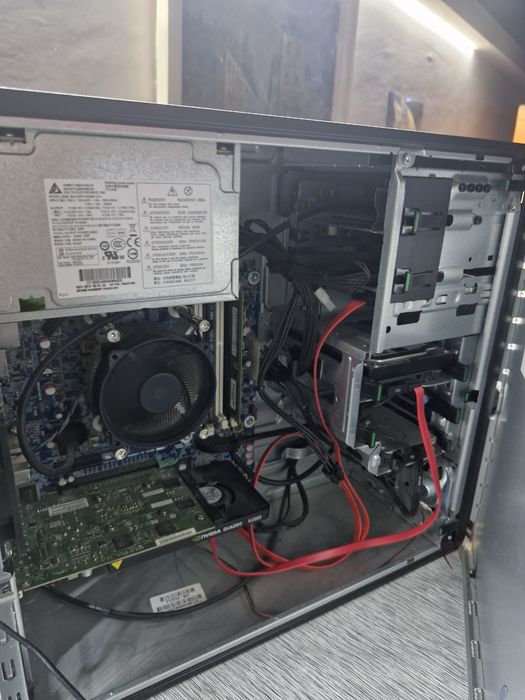 Продавам настолен компютър