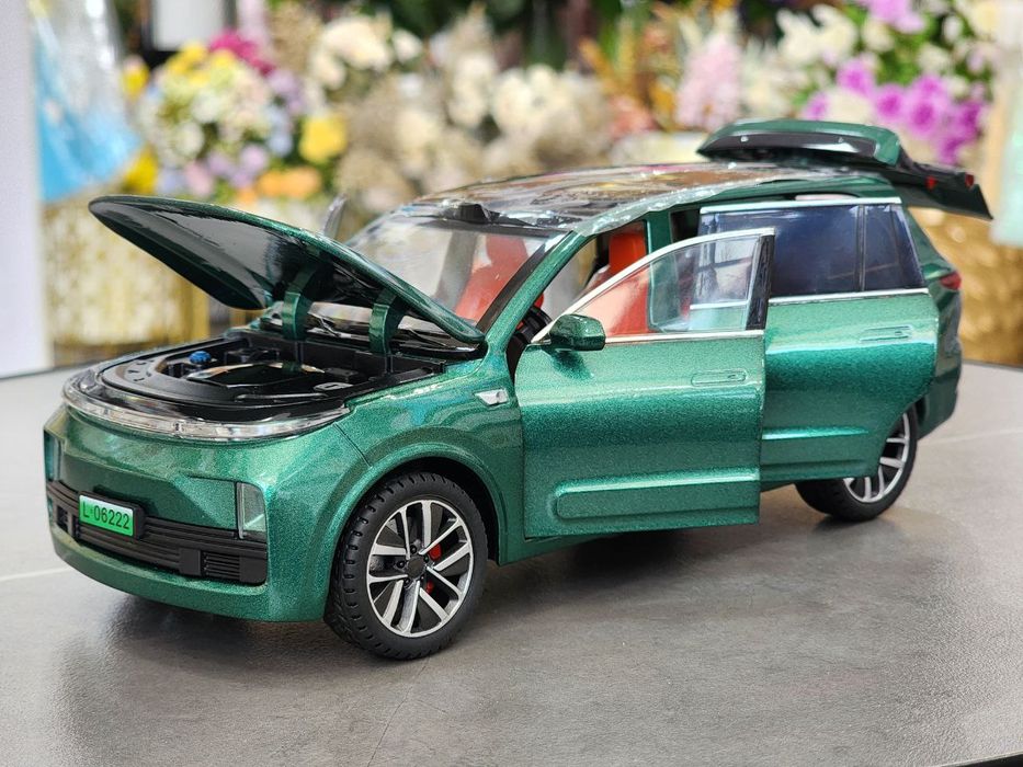 Li L9 1:24 o'yinchoq mashina