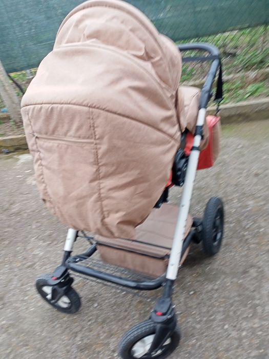 Трансформираща се бебешка количка