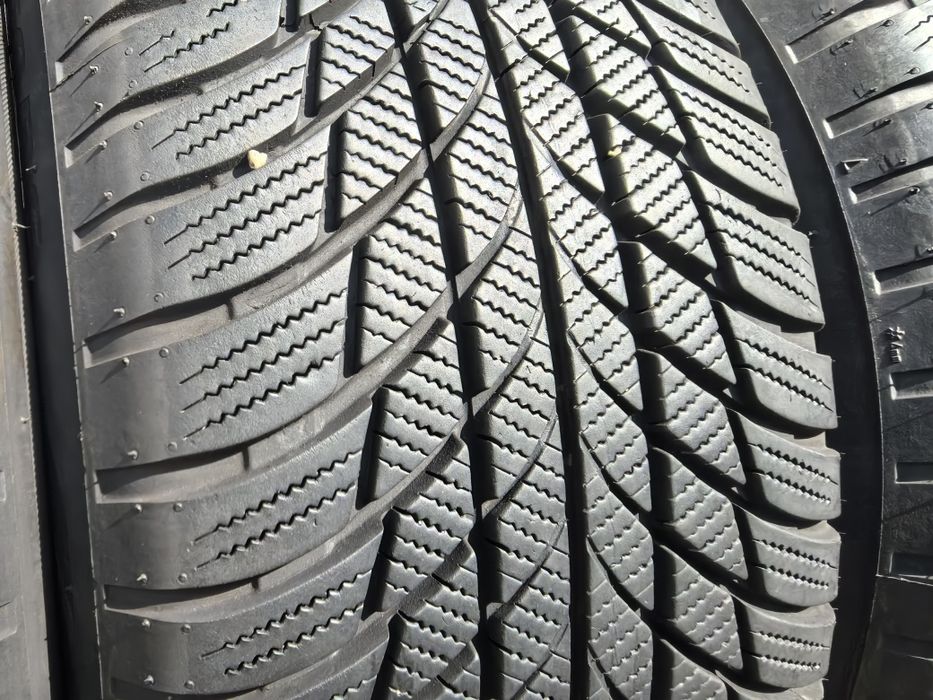 225/55/17 Бриджстоун ДОТ 2018 г - Рън Флат / като нови