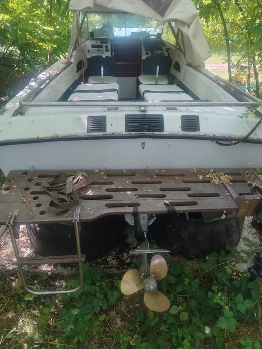 Barca cu motor inboard Diesel