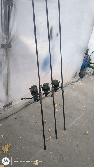 Продавам въдици FL  с  макари Fl