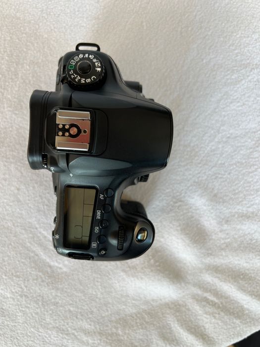 Canon EOS 60D + 18-55 IS + Yongnuo 50mm f/1.8 + card 32GB | 40.671 cadre