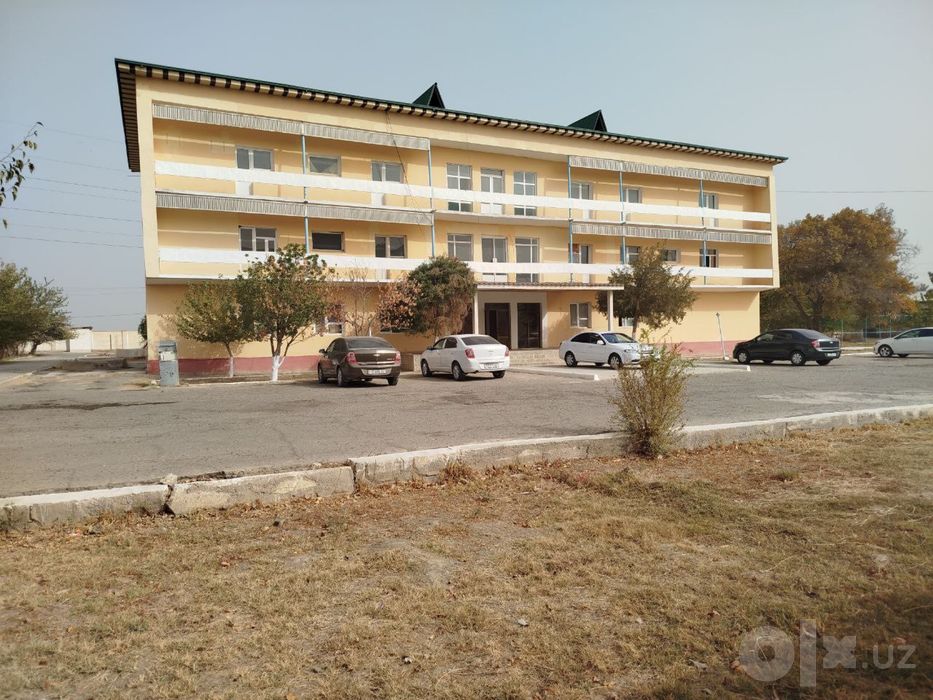 Yer sotiladi 3 qavatli bino bilan Продается земля с 3х этажным зданием