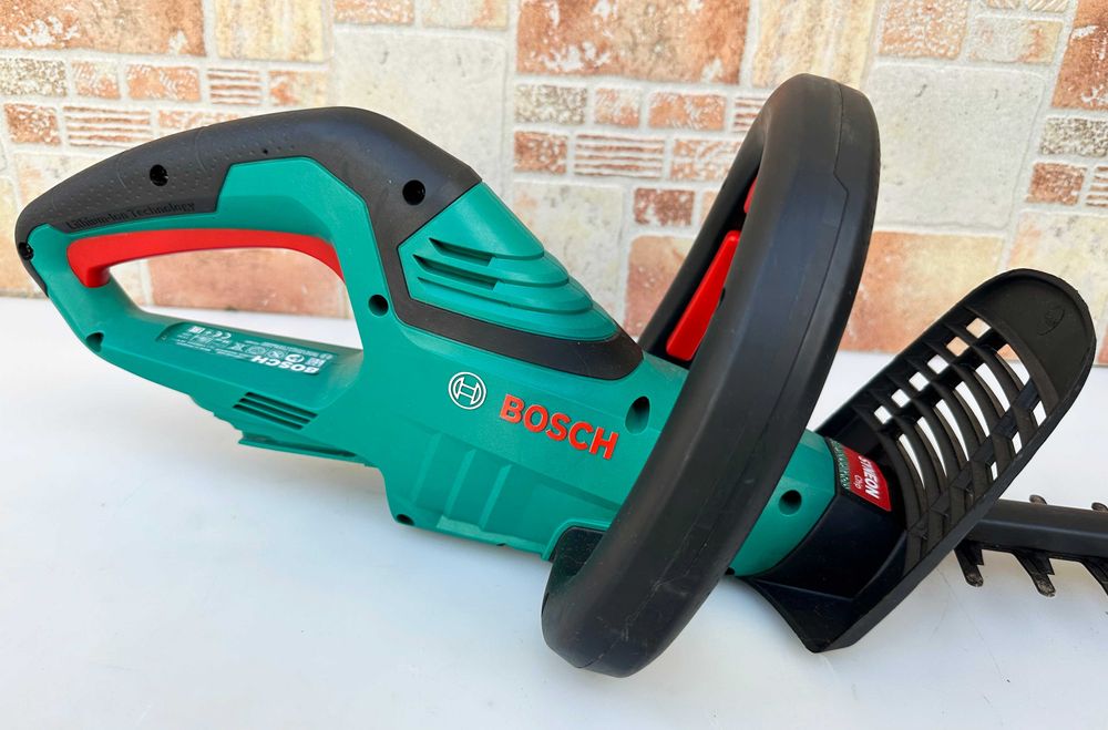 Акумулаторен тример Bosch ART 26-18 Li и храсторез Bosch AHS 55-20Li