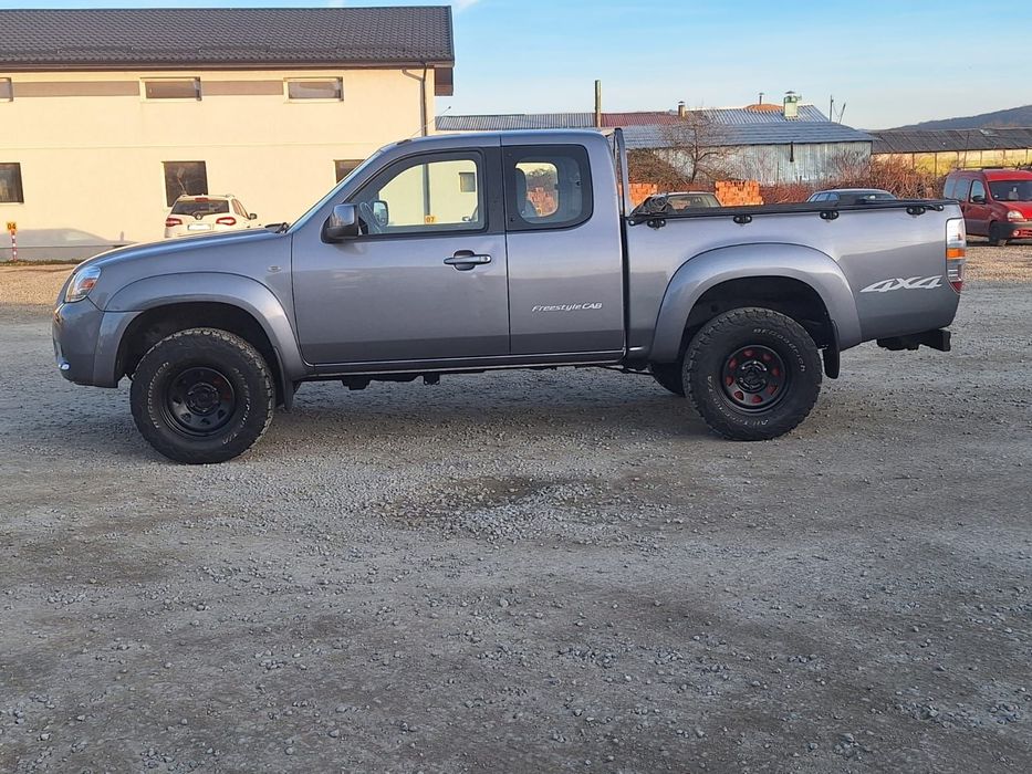 Mazda bt50 2.5 diesel 4x4 mic mare clima an 2010