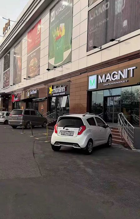 м.Дружба Народов Караташ Медиапарк 2-этаж 920 м² с ремонтом