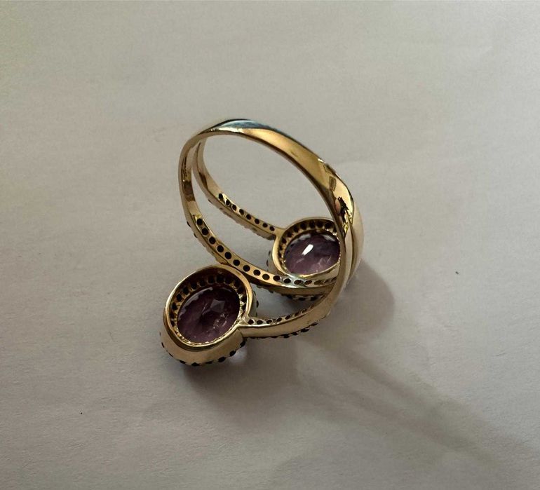 Inel din aur, decorat cu ametiste și cubic zirconia