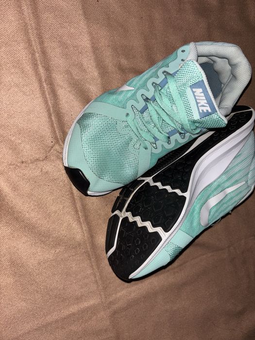 Vand adidasi nike /la mana a doua
