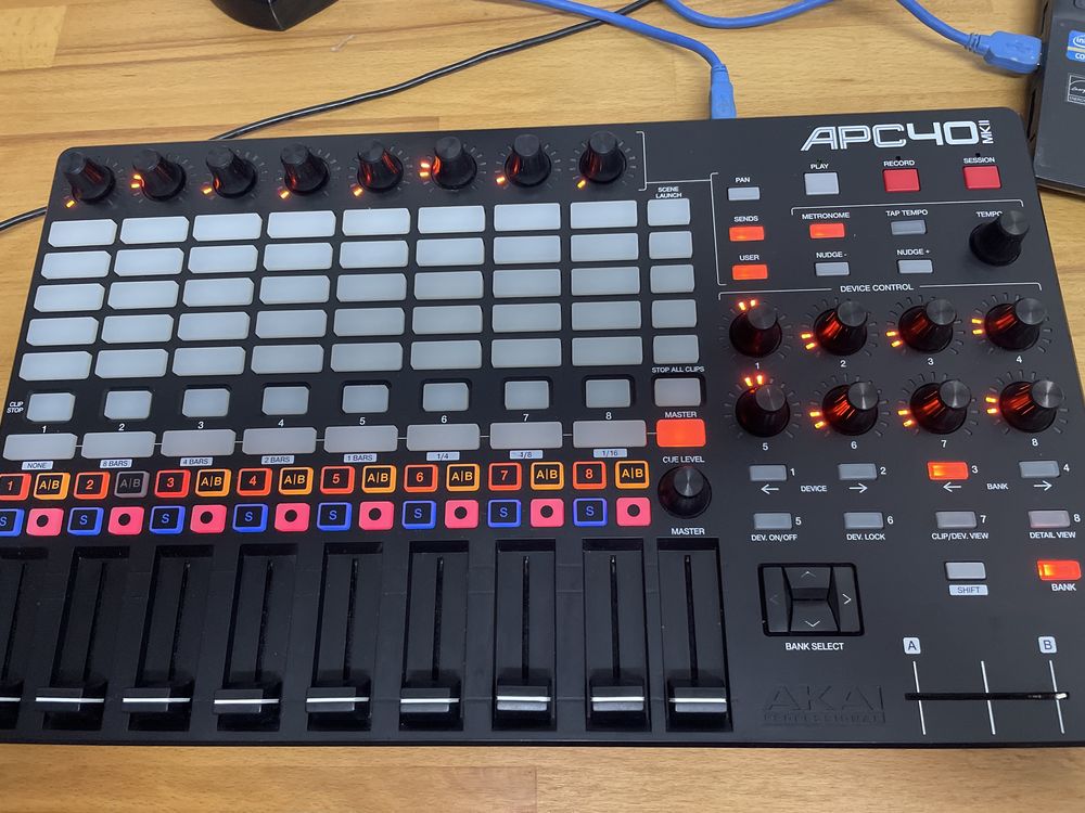 Controller AKAI APC40 MKII (MK2) Bucuresti Sectorul 6 • OLX.ro