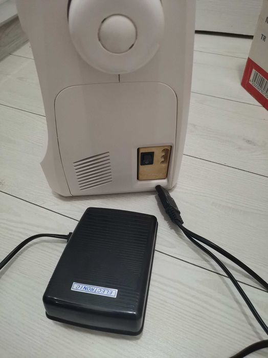 Продавам немска шевна машина Aeg